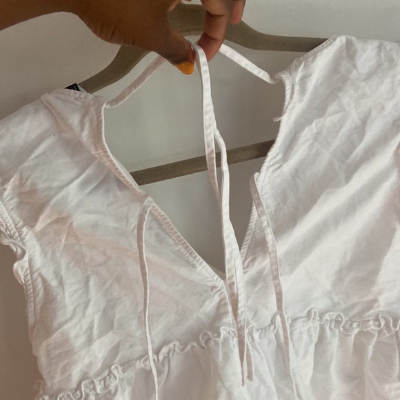 Sleeveless Deep V White Top - Picture 2 of 4